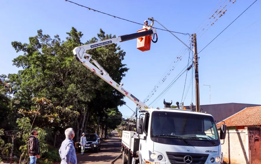 Imagem descritiva da notícia Modernização da iluminação pública chega às ruas do ‘Adriano Correia’