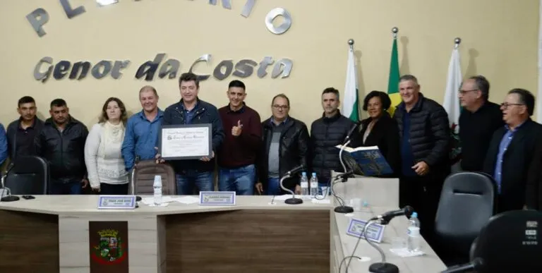 Imagem descritiva da notícia Sérgio Souza é Cidadão Honorário de Lidianópolis