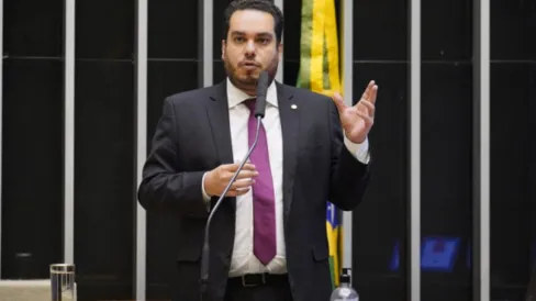 Imagem descritiva da notícia Bolsonaro indica deputado Paulo Martins ao Senado