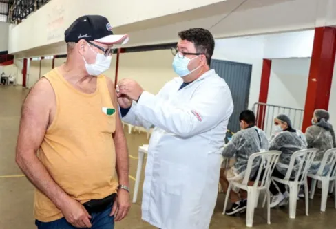 Imagem descritiva da notícia Apucarana registra 109 casos reforça vacinação da 4ª dose
