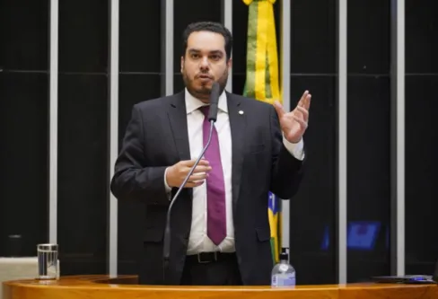 Imagem descritiva da notícia Bolsonaro indica deputado Paulo Martins ao Senado