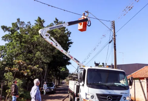Imagem descritiva da notícia Modernização da iluminação pública chega às ruas do ‘Adriano Correia’
