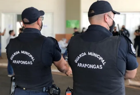 Imagem descritiva da notícia Prefeito revisa o estatuto da Guarda Municipal de Arapongas