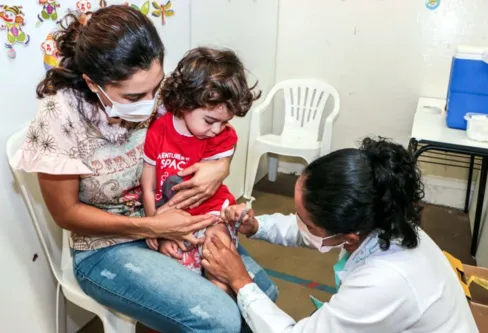 Imagem descritiva da notícia Vacinação contra gripe chega a
37,8% das crianças de Apucarana