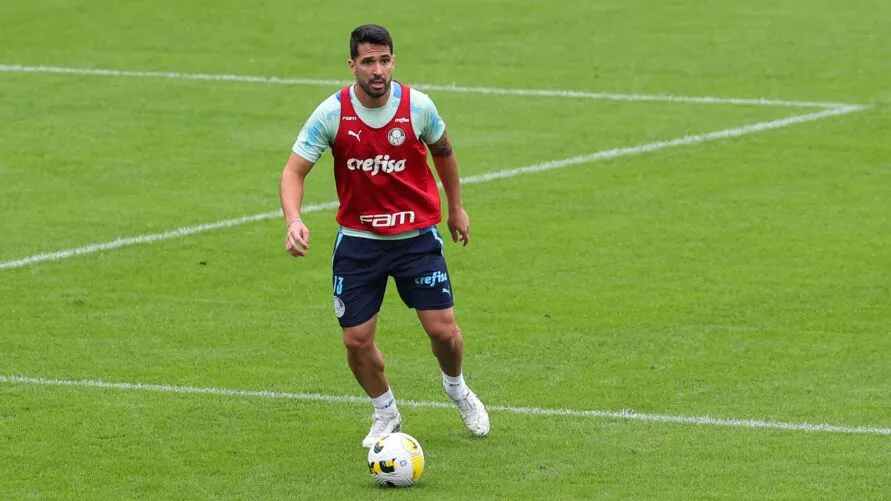 O jogador Luan, da SE Palmeiras, durante treinamento, na Academia de Futebol. (Foto: Cesar Greco)