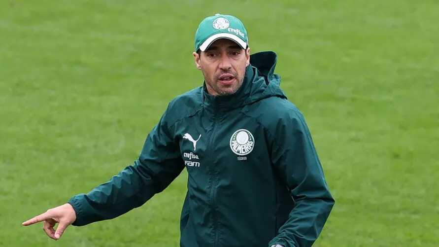 O técnico Abel Ferreira, da SE Palmeiras, durante treinamento, na Academia de Futebol. (Foto: Cesar Greco)