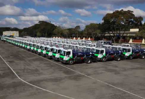 Imagem descritiva da notícia Governo entrega mais 208 caminhões para prefeituras