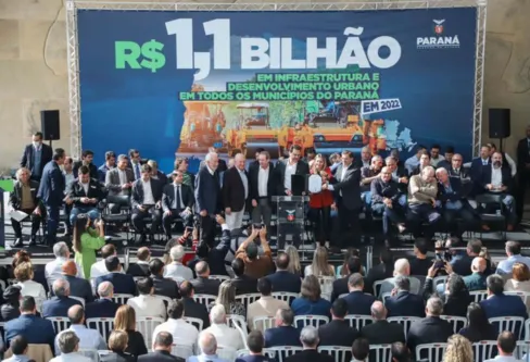 Imagem descritiva da notícia Ratinho Jr. anuncia liberação
de R$ 1,1 bilhão aos municípios