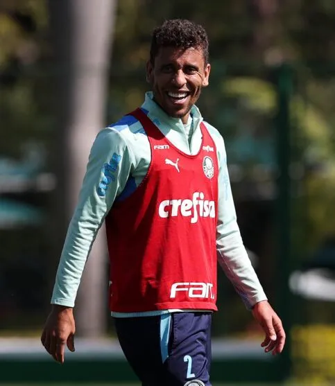 O jogador Marcos Rocha, da SE Palmeiras, durante treinamento, na Academia de Futebol. (Foto: Cesar Greco)