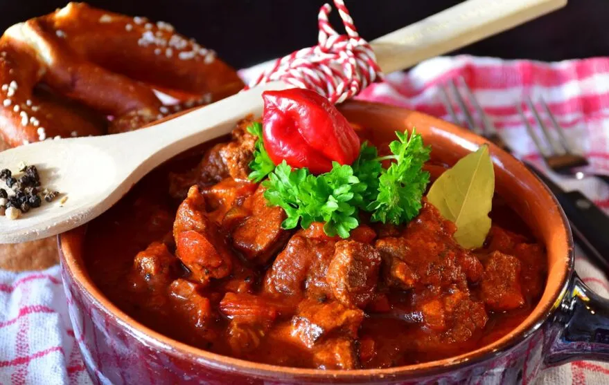 Temperos dão toque especial nesta receita de origem húngara