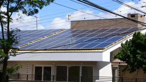 Imagem descritiva da notícia Mudanças nas regras geram ‘corrida’
por sistemas de energia solar na região