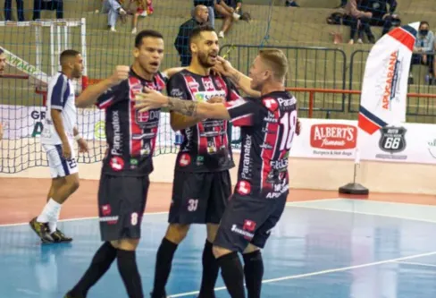 Imagem descritiva da notícia Apucarana Futsal aplica goleada