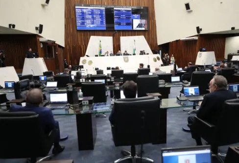 Imagem descritiva da notícia Assembleia aprova projeto de combate 
aos furtos de fios e cabos no Paraná