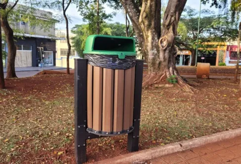Imagem descritiva da notícia Ivaiporã instala lixeiras com recurso de taxa