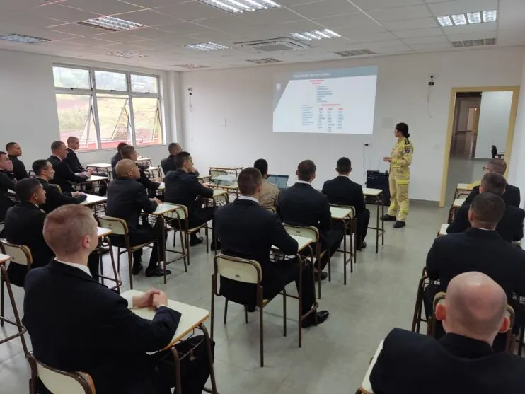 Imagem descritiva da notícia Bombeiros inicia escola de formação de soldados