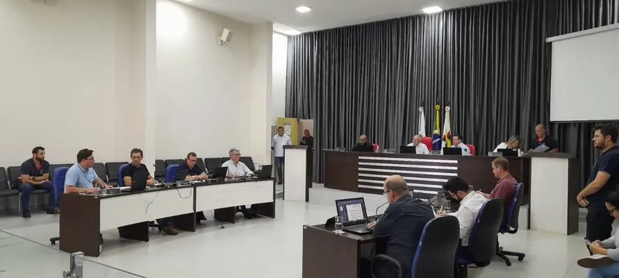 Imagem descritiva da notícia Câmara de Apucarana realiza sessão sem discussão eleitoral