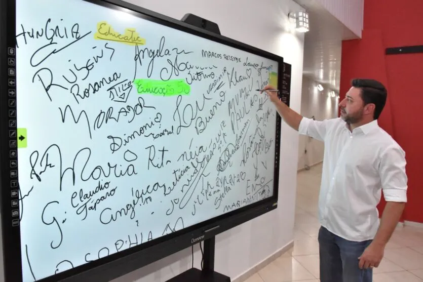 Diversas escolas receberão os itens