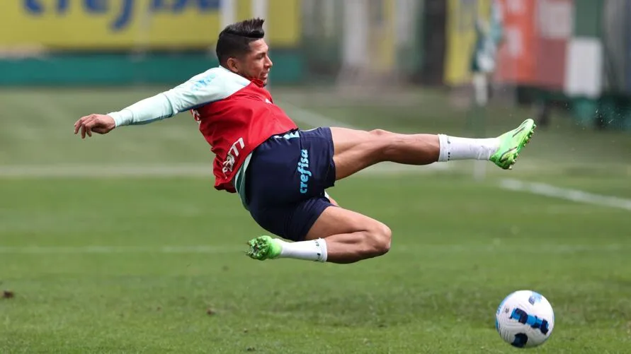 O jogador Rony, da SE Palmeiras, durante treinamento, na Academia de Futebol. (Foto: Cesar Greco)