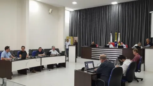 Imagem descritiva da notícia Câmara de Apucarana realiza sessão sem discussão eleitoral