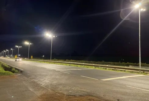 Imagem descritiva da notícia Apucarana ativa primeiras luminárias LED na BR-369