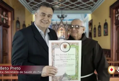 Imagem descritiva da notícia Beto Preto recebe bênção do Papa 
pelo apoio às Santas Casas do Paraná