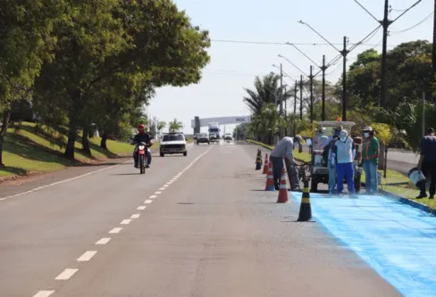 Imagem descritiva da notícia Prefeitura de Ivaiporã instala ciclofaixa e novos semáforos