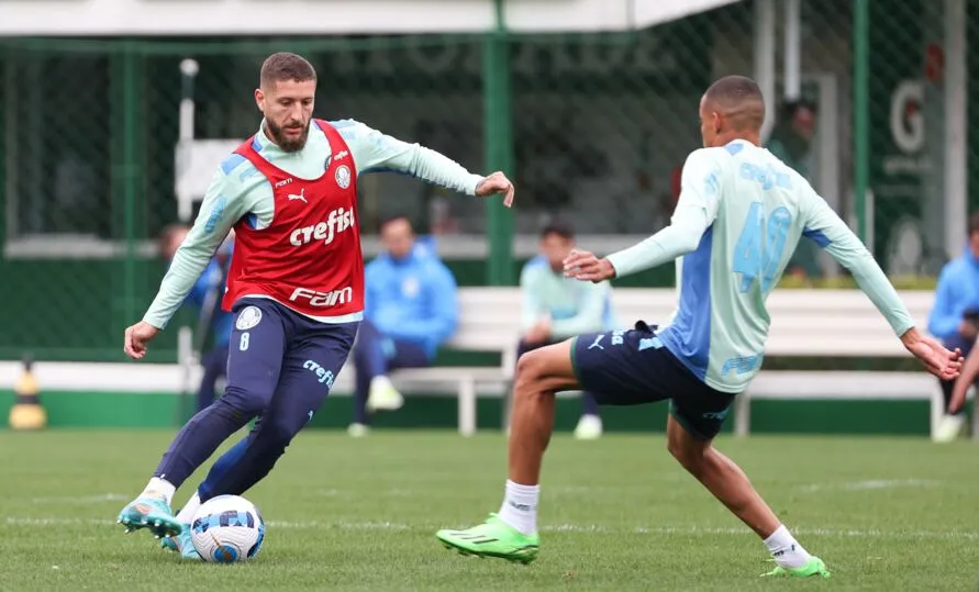 Os atletas da SE Palmeiras, durante treinamento na Academia de Futebol, em São Paulo-SP. (Foto: Fabio Menotti)