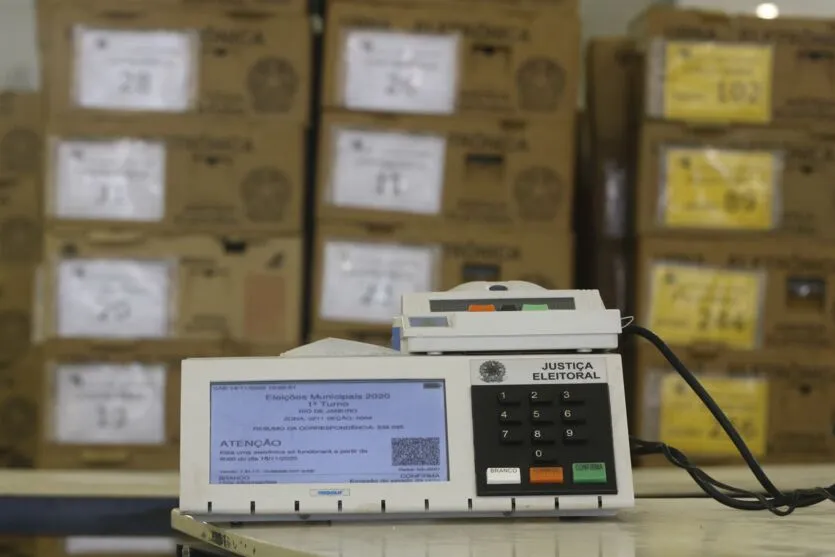 Rio de Janeiro - Distribuição das urnas eletrônicas do TRE para os locais de votação nas eleições municipais de 2020, no pólo eleitoral Jardim Botânico. (Fernando Frazão/Agência Brasil)