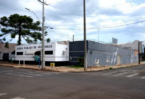 Imagem descritiva da notícia Cadeia de Arapongas é fechada e pode ser demolida nesta semana