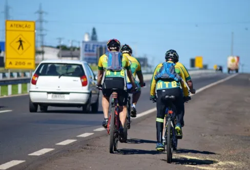 Imagem descritiva da notícia Morte de ciclista retoma discussão de
ciclovia entre Apucarana e Arapongas