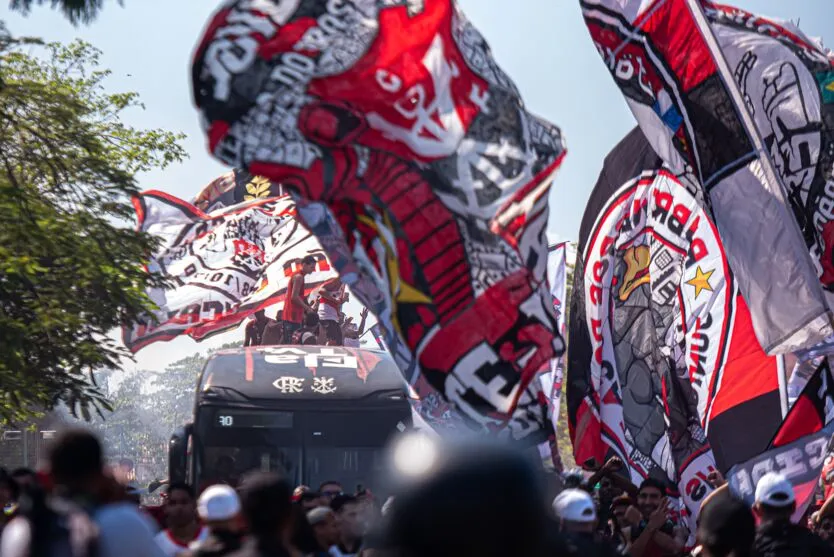 Imagem descritiva da notícia Torcida faz festa para Flamengo e Athletico-PR