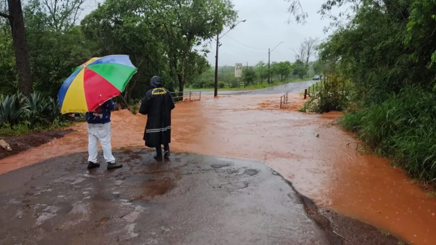 O Rio Pindaúva transbordou e causou grandes transtornos em Ivaiporã