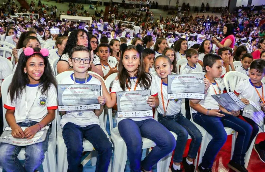 Imagem descritiva da notícia Apucarana ganha 912 medalhas
em Olimpíada em Astronomia