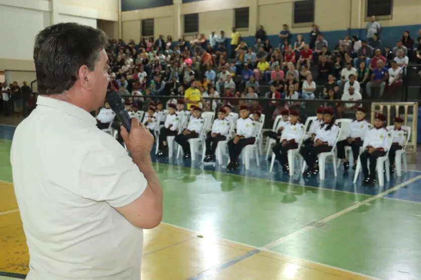 Sérgio Onofre esteve reunido com pais, alunos, comunidade em geral e representantes da Semed