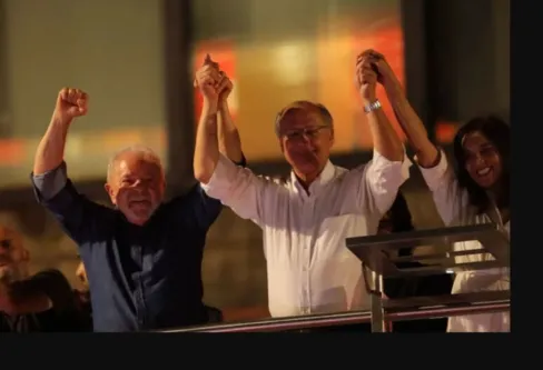 Imagem descritiva da notícia Após vitória do petista Lula, Bolsonaro se mantém calado