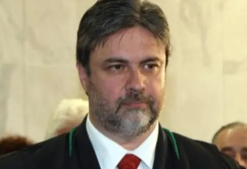 Imagem descritiva da notícia Maurício Requião assume vaga no Tribunal de Contas