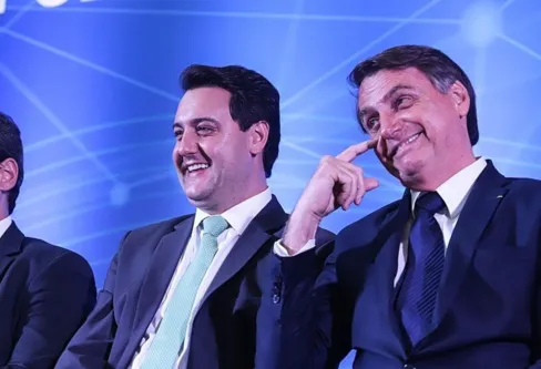 Imagem descritiva da notícia Ratinho Jr. reúne prefeitos em apoio a Bolsonaro