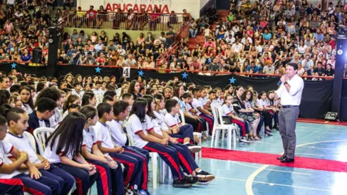 Imagem descritiva da notícia Mais de 900 alunos de Apucarana conquistam medalhas em olimpíada