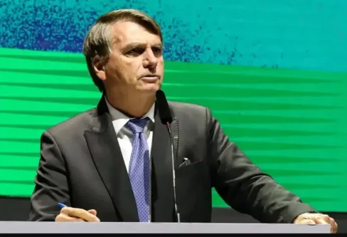 Imagem descritiva da notícia Após PT apoiar Arthur Lira, Bolsonaro suspende verba do orçamento secreto