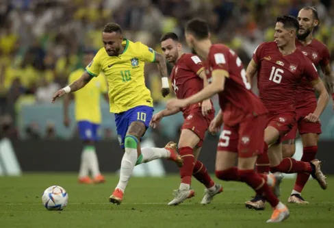 Imagem descritiva da notícia Brasil não terá Neymar
e Danilo contra a Suíça