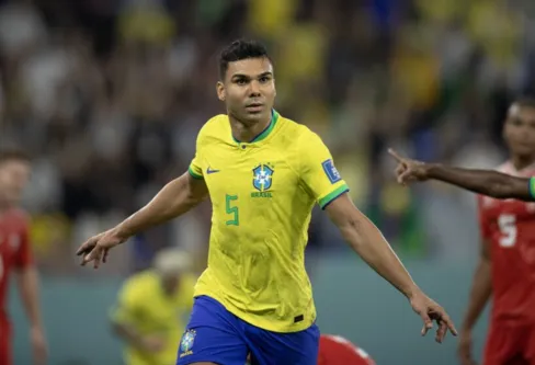 Imagem descritiva da notícia Brasil sofre, mas derrota Suíça com gol de Casemiro no fim e avança às oitavas