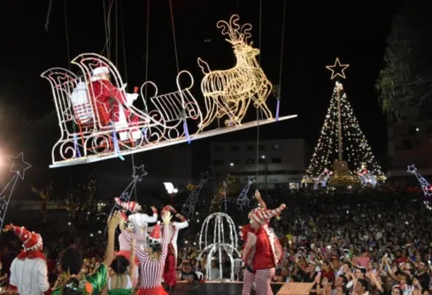 Imagem descritiva da notícia Multidão acompanha Natal Luz em Jandaia