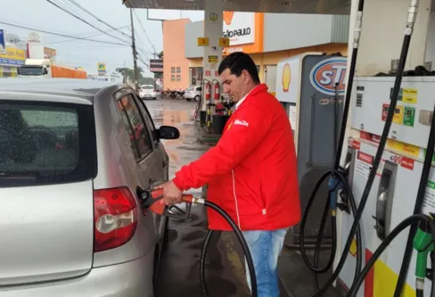 Imagem descritiva da notícia Petrobras anuncia redução de 8,2% no preço do diesel e 6,1% no litro da gasolina