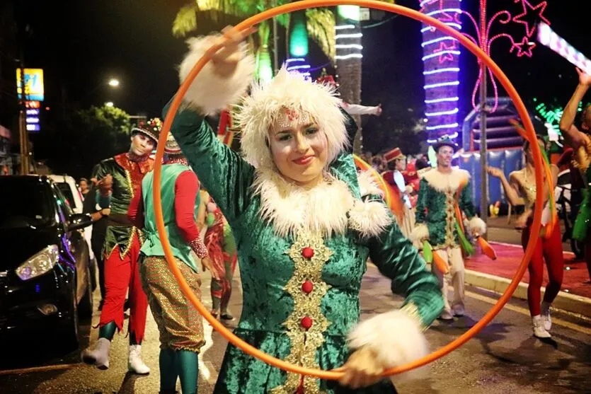 “ Grande Desfile de Natal de Arapongas” encantou as famílias araponguenses