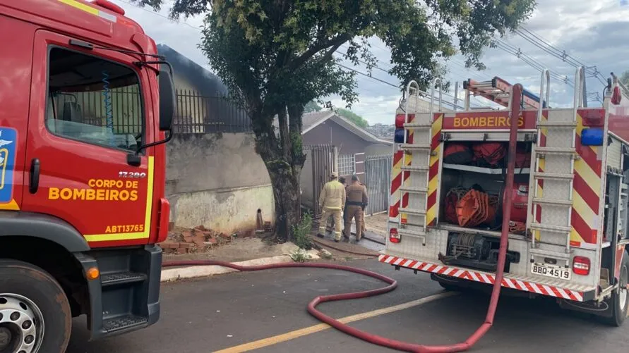 A residência ficou completamente destruída.