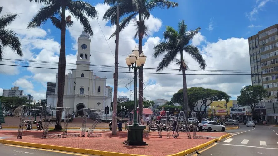 Uma empresa contratada pela Diocese realiza o trabalho, que deve se estender até o próximo ano