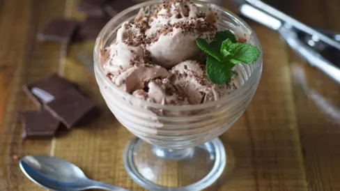 Imagem descritiva da notícia Para aproveitar o verão e as férias: sorvete de chocolate caseiro