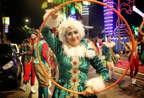 Imagem descritiva da notícia Arapongas recebe hoje
‘Grande Desfile de Natal’