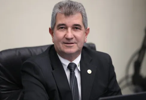 Imagem descritiva da notícia Bazana leva à Assembleia 
as experiências das Apaes