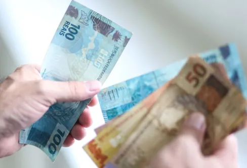 Imagem descritiva da notícia Comércio adota medidas para impedir circulação de notas falsas em Apucarana